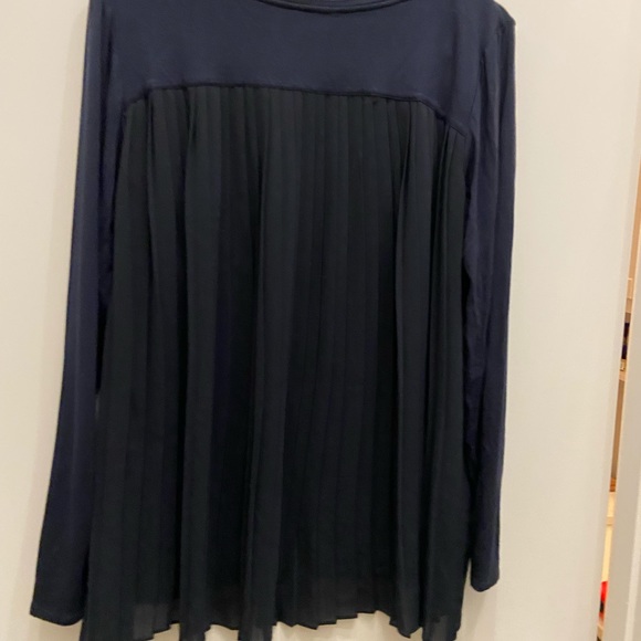 Club Monaco Pleat-back Top - Picture 5 of 6